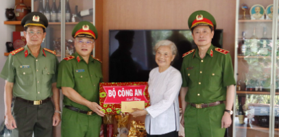 Thứ trưởng Bộ Công an: Thăm các gia đình chính sách tại Tây Ninh 